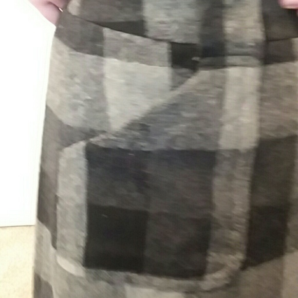 NWT Super Cute Plaid Skirt, perfect for Fall - Picture 4 of 7